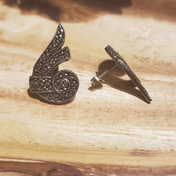 Post earrings - Picture 2 of 2